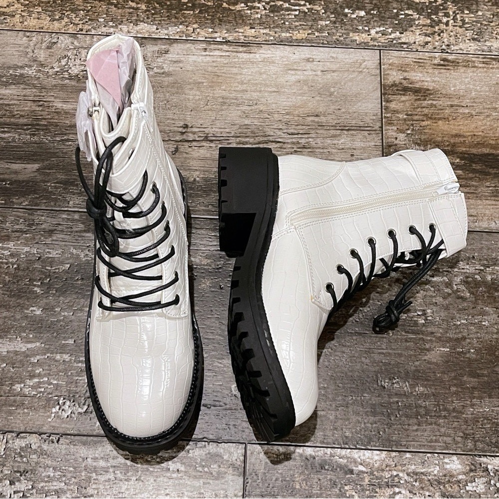Nicole Miller Boots New‎ York Snakeskin Combat Moto City White Size 7 NEW - Picture 15 of 16